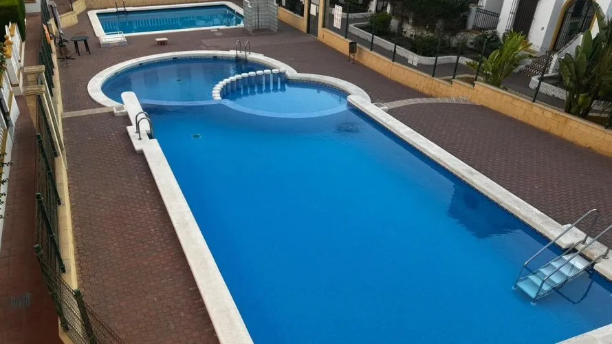 Apartamento de 3 dormitorios en Torrevieja, España No. 1487 № 1