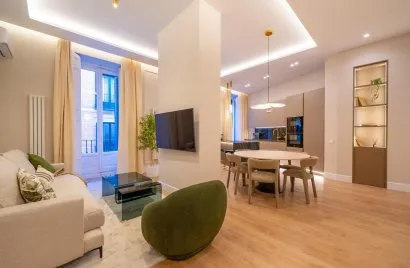 Apartamento de 3 dormitorios en Madrid, España No. 1124