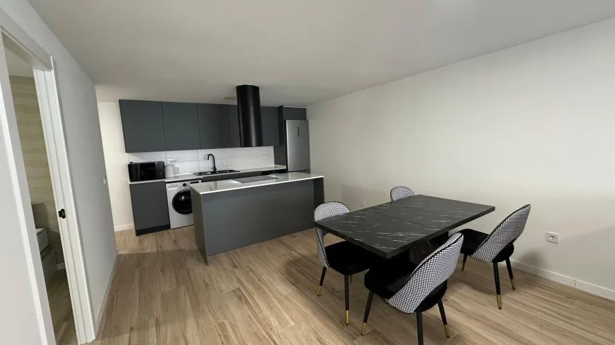 Apartamento de 3 dormitorios en Alicante, España No. 1690 № 1