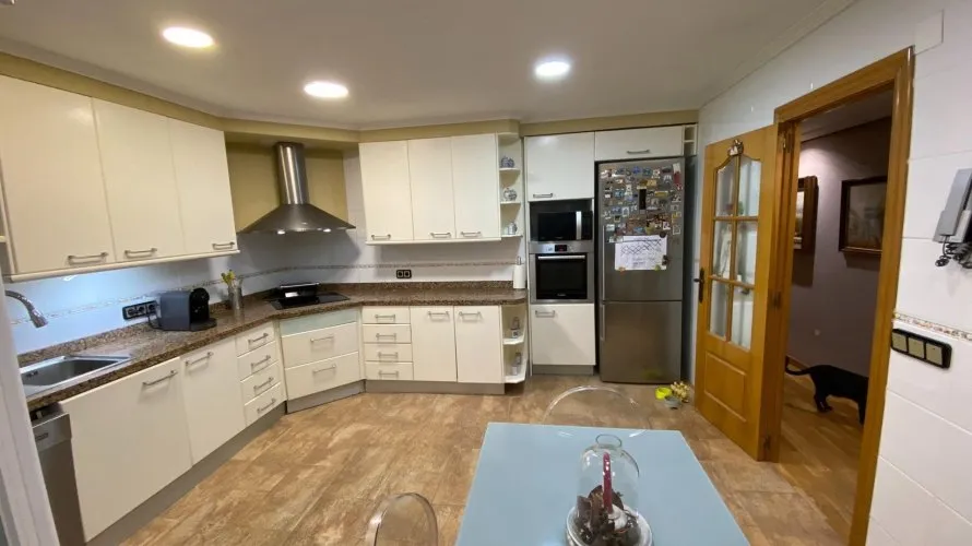 Apartamento de 4 dormitorios en Alicante, España No. 1416 № 3