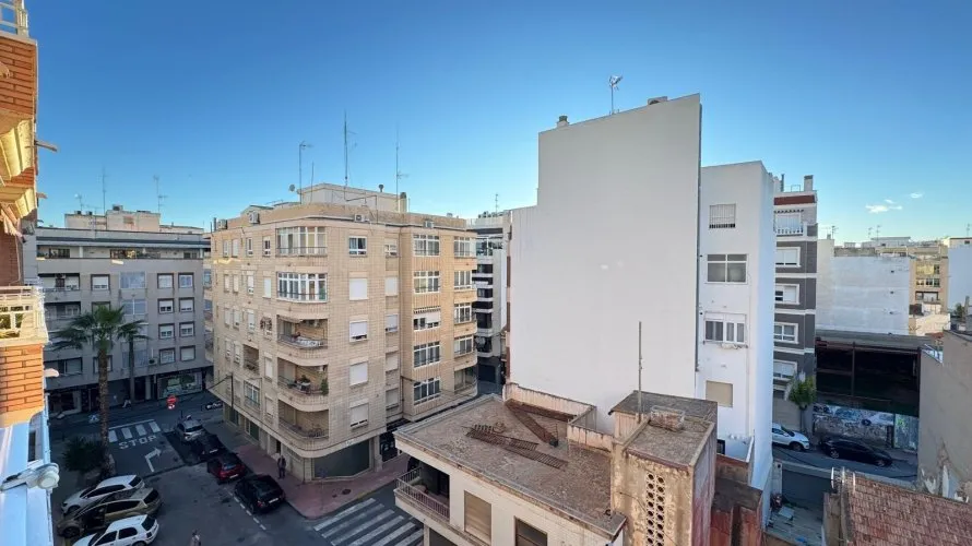 Apartamento de 4 dormitorios en Torrevieja, España No. 1134 № 8