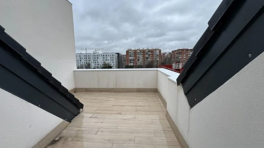 Ático de 2 dormitorios en Madrid, España No. 1417 № 3