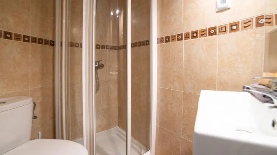 Apartamento de 3 dormitorios en Madrid, España No. 1339
