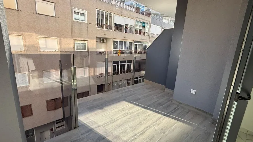 Apartamento de 2 dormitorios en Torrevieja, España No. 1135 № 4