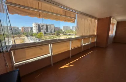 Apartamento de 3 dormitorios en Alicante, España No. 1086