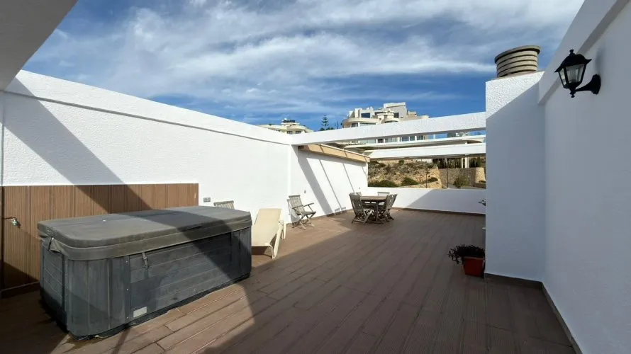Ático de 2 dormitorios en Benidorm, España No. 1090 № 6