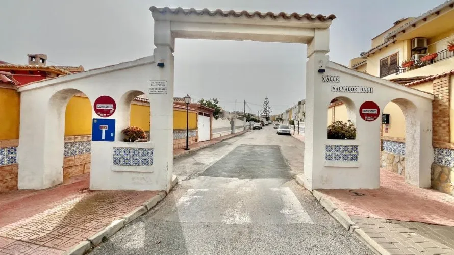 Apartamento de 2 dormitorios en Torrevieja, España No. 1665 № 27
