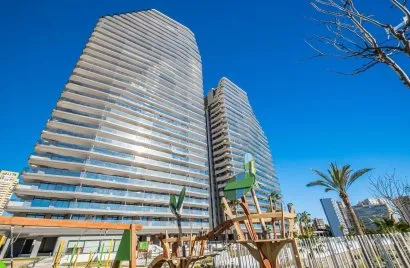 Apartamento de 2 dormitorios en Benidorm, España No. 1142