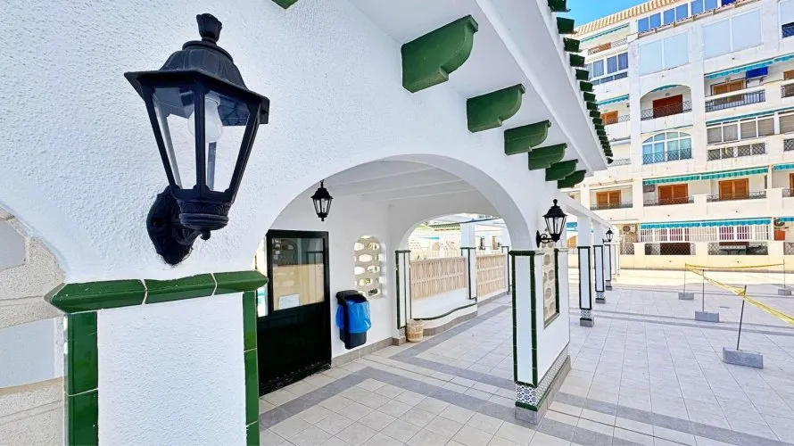 Apartamento de 1 dormitorio en Torrevieja, España No. 1629 № 2