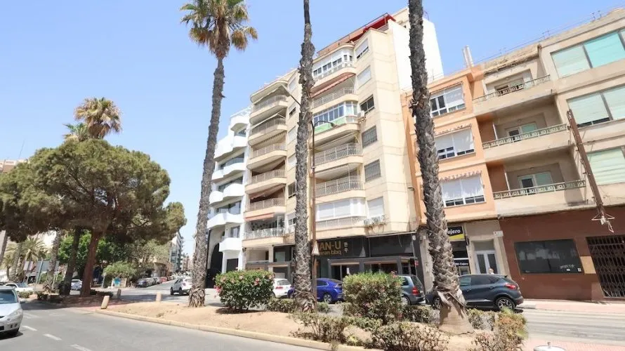 Apartamento de 3 dormitorios en Torrevieja, España No. 1352 № 1