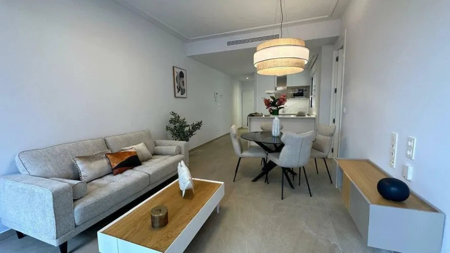 Apartamento de 3 dormitorios en Torrevieja, España No. 1112