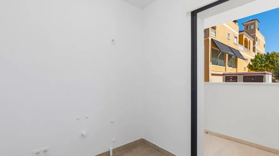 Apartamento de 2 dormitorios en Benijófar, España No. 1357 № 9
