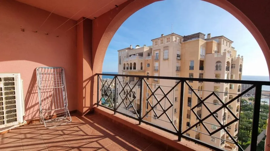 Apartamento de 2 dormitorios en Torrevieja, España No. 1129 № 1