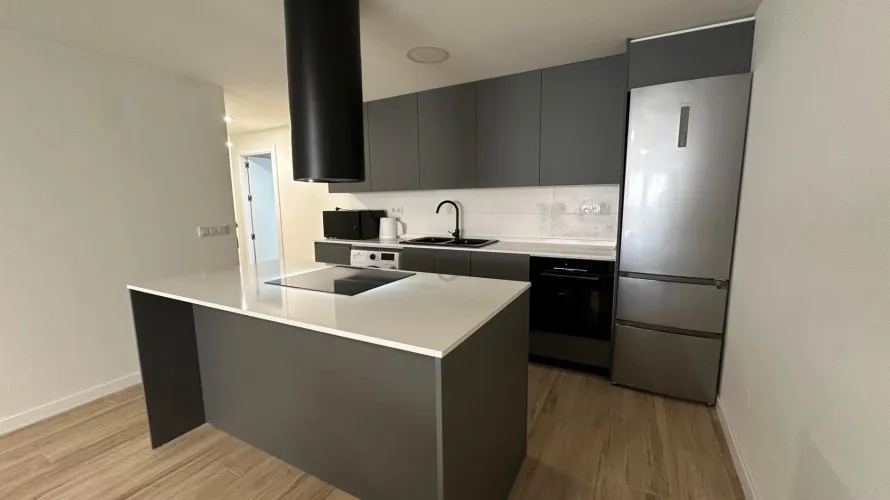 Apartamento de 3 dormitorios en Alicante, España No. 1690