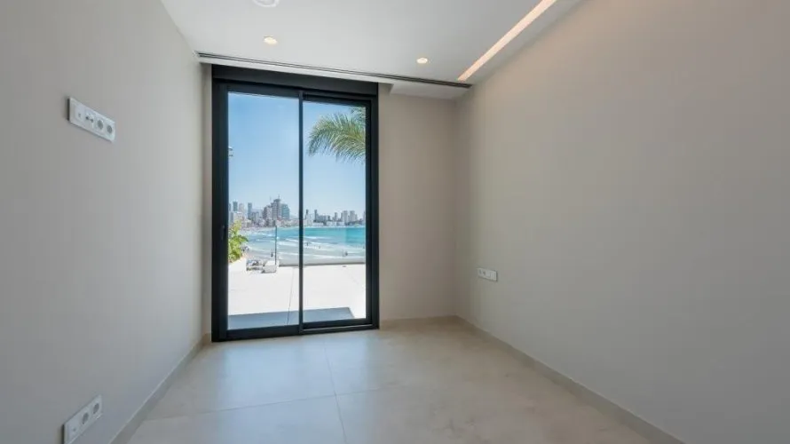 Apartamento de 4 dormitorios en Benidorm, España No. 1209 № 11