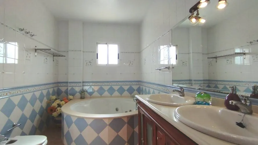 Apartamento de 6 dormitorios en Torrevieja, España No. 1512 № 10