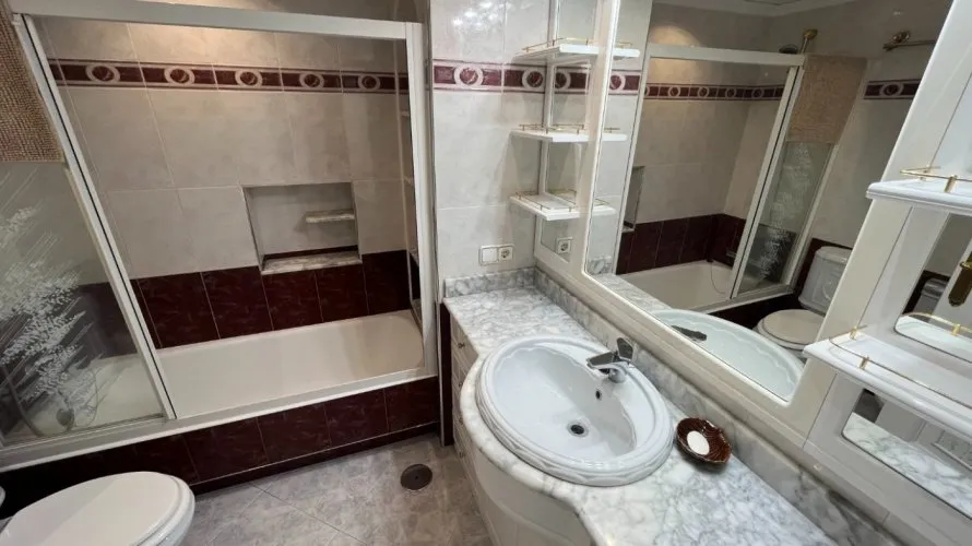 Apartamento de 2 dormitorios en Benidorm, España No. 1250 № 19