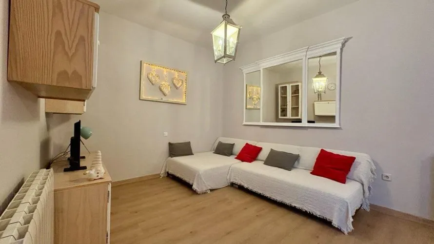 Apartamento de 2 dormitorios en Madrid, España No. 1641