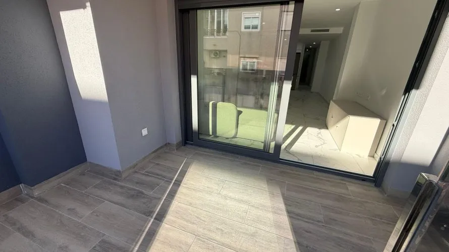 Apartamento de 2 dormitorios en Torrevieja, España No. 1135 № 5