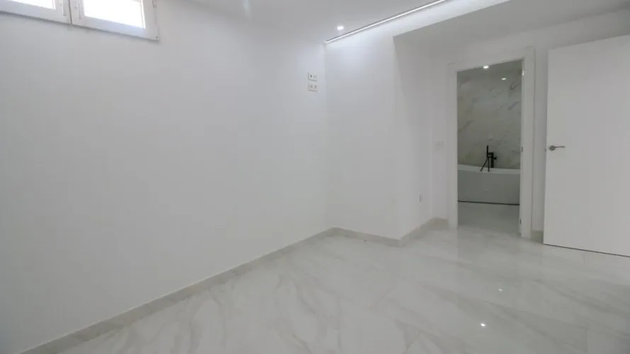 Apartamento de 4 dormitorios en La Torre, España No. 1198 № 6