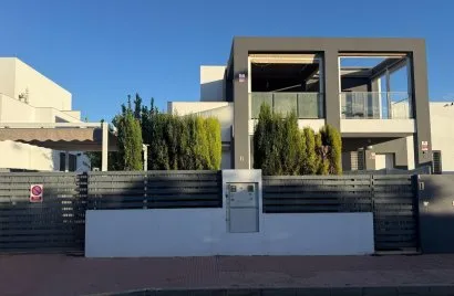 Apartamento de 3 dormitorios en Torrevieja, España No. 1123