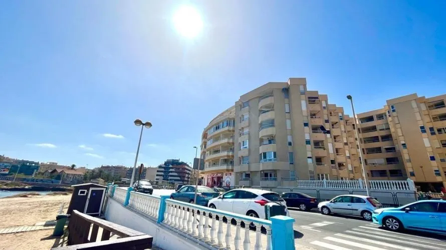 Ático de 2 dormitorios en Torrevieja, España No. 1633
