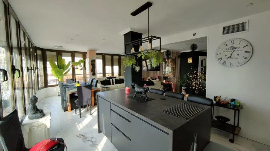 Apartamento de 2 dormitorios en Benidorm, España No. 1125