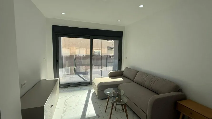 Apartamento de 2 dormitorios en Torrevieja, España No. 1135 № 1