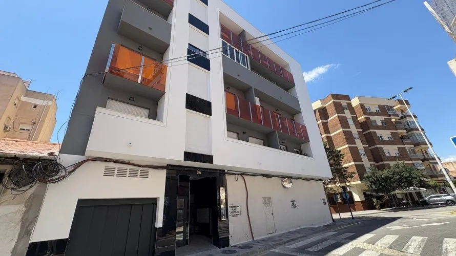 Apartamento de 2 dormitorios en Torrevieja, España No. 1083 № 11