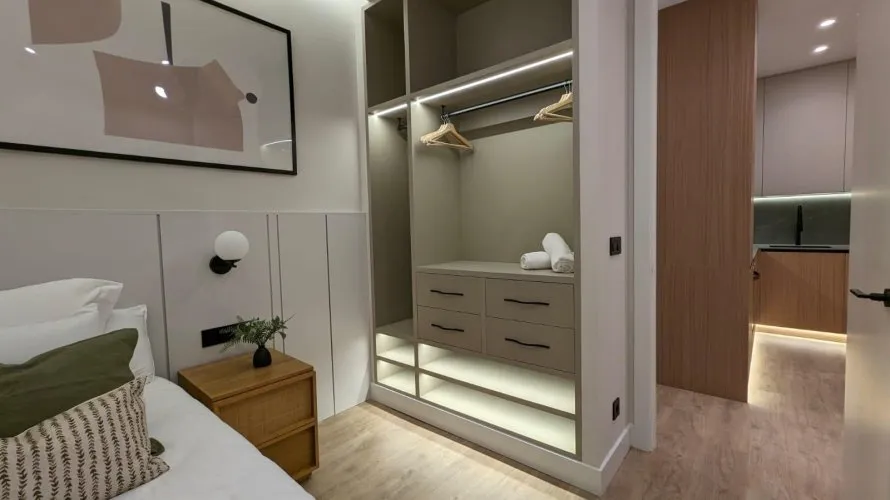 Apartamento de 2 dormitorios en Madrid, España No. 1345 № 1