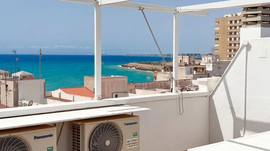 Ático de 2 dormitorios en Torrevieja, España No. 1363 № 1