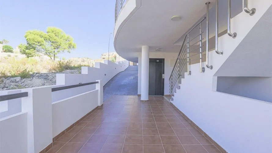 Ático de 2 dormitorios en Villajoyosa, España No. 1401 № 4