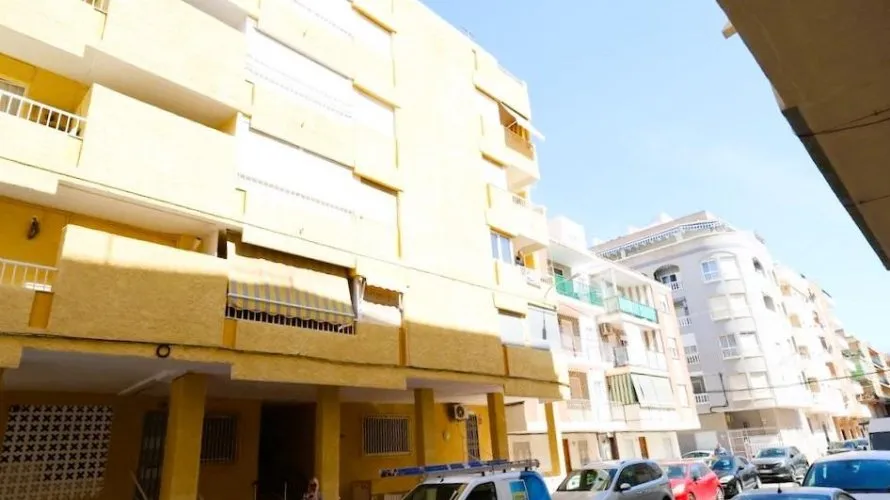 Apartamento de 3 dormitorios en Torrevieja, España No. 1735 № 1