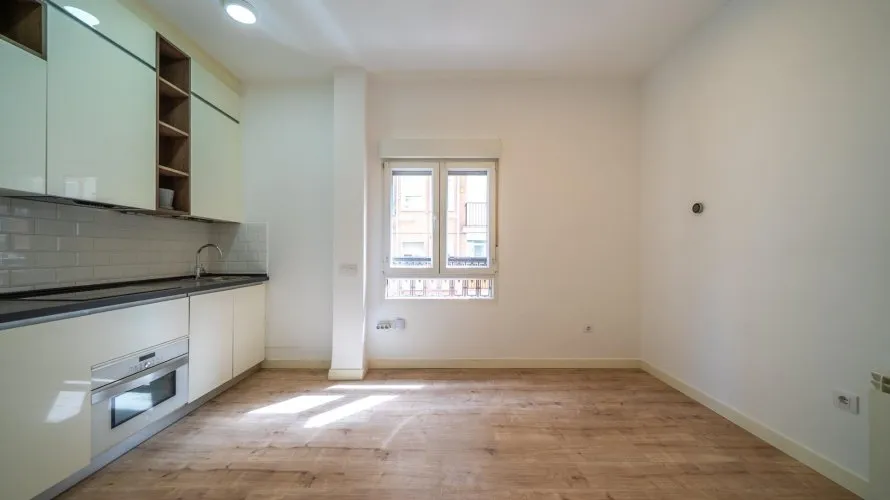 Apartamento de 2 dormitorios en Madrid, España No. 1691 № 2