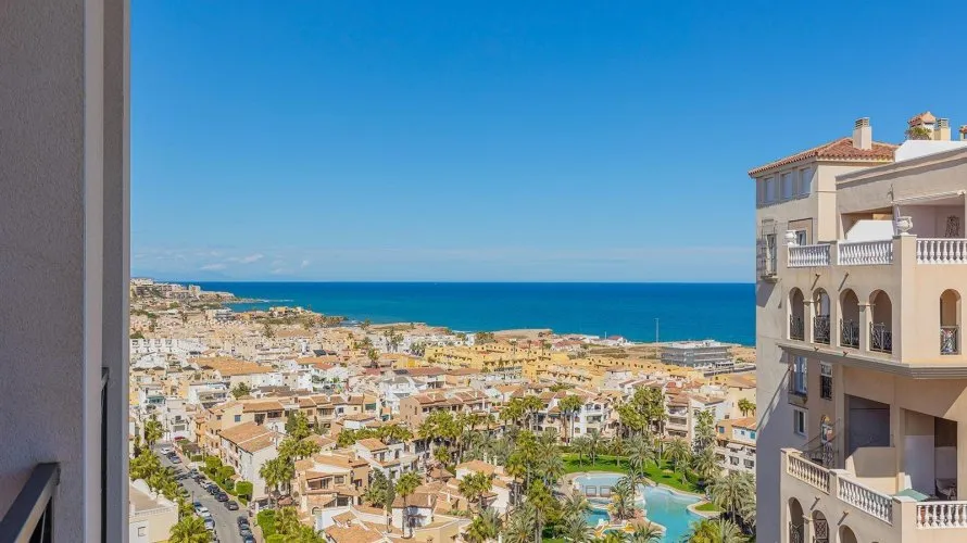 Apartamento de 2 dormitorios en Torrevieja, España No. 1684