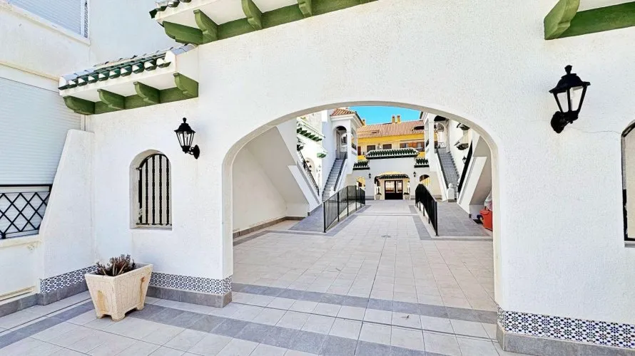 Apartamento de 1 dormitorio en Torrevieja, España No. 1629 № 3
