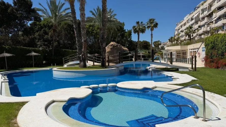 Apartamento de 2 dormitorios en Alicante, España No. 1768 № 2