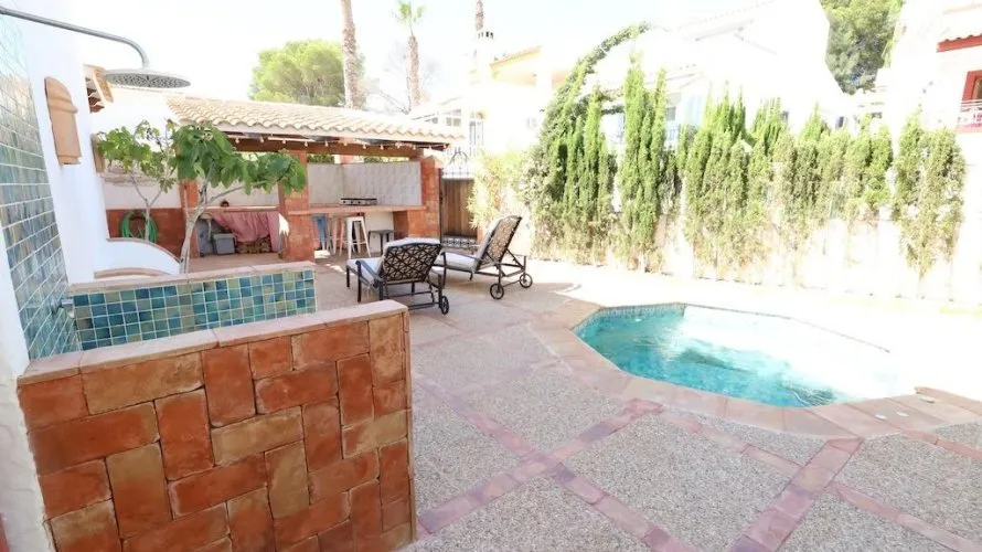 Apartamento de 4 dormitorios en Villamartin, España No. 1481