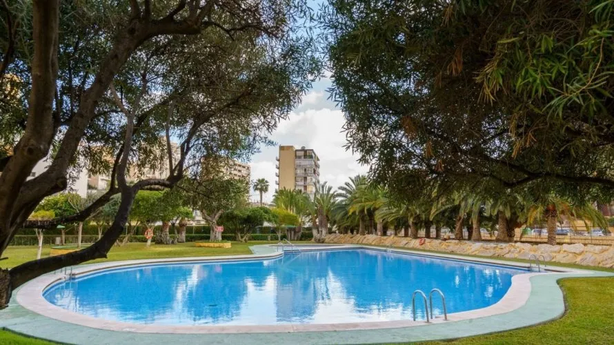 Apartamento de 4 dormitorios en Finestrat, España No. 1246 № 1