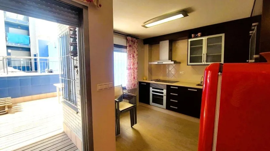 Apartamento de 4 dormitorios en Torrevieja, España No. 1330 № 2