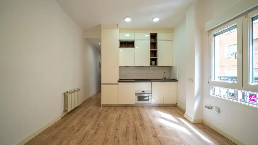 Apartamento de 2 dormitorios en Madrid, España No. 1691