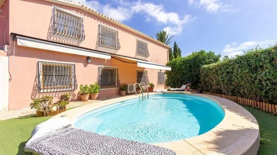 Apartamento de 4 dormitorios en Finestrat, España No. 1625 № 1
