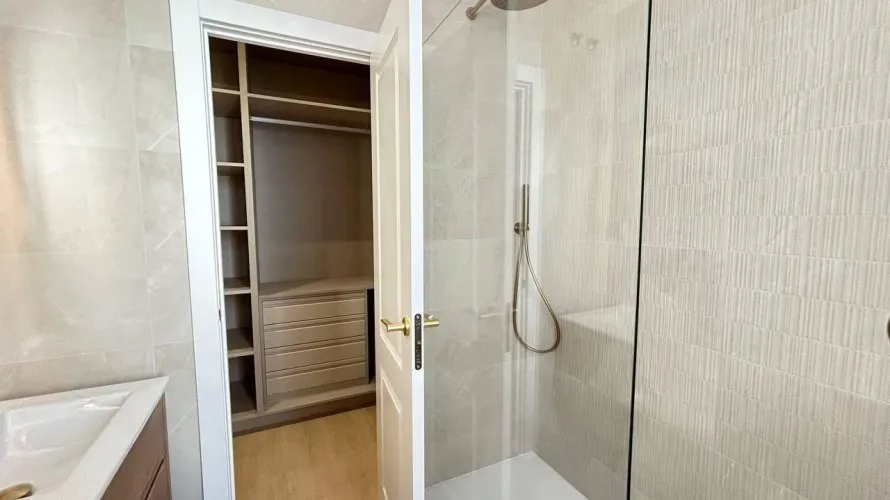Apartamento de 2 dormitorios en Madrid, España No. 1648 № 22