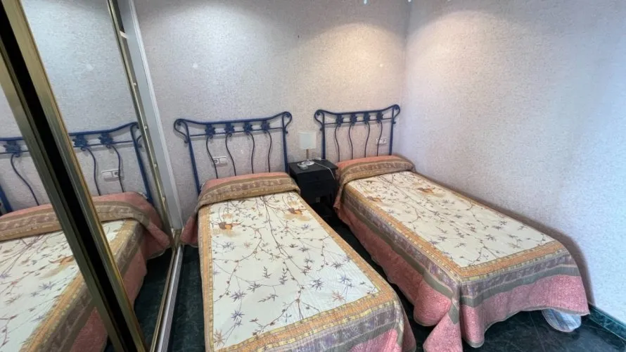 Apartamento de 2 dormitorios en Benidorm, España No. 1250 № 17