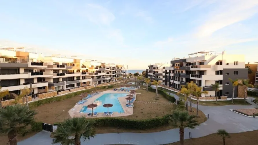 Apartamento de 2 dormitorios en Torrevieja, España No. 1868 № 3