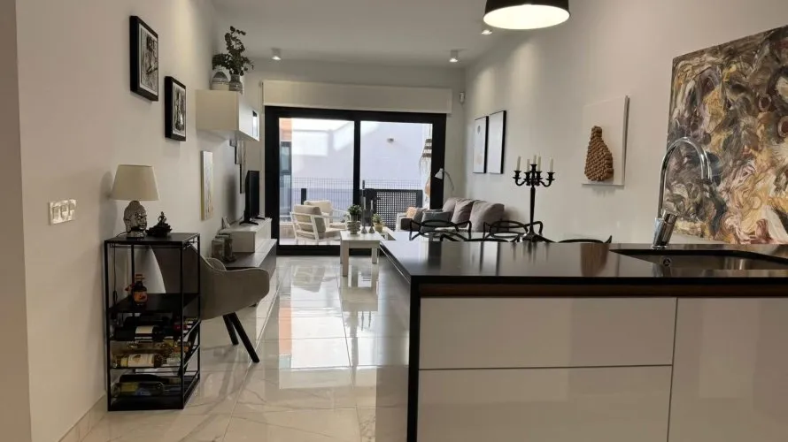 Apartamento de 2 dormitorios en Guardamar del Segura, España No. 1852 № 2