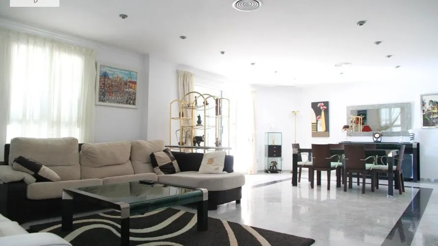 Apartamento de 4 dormitorios en L'Eliana, España No. 1788 № 3