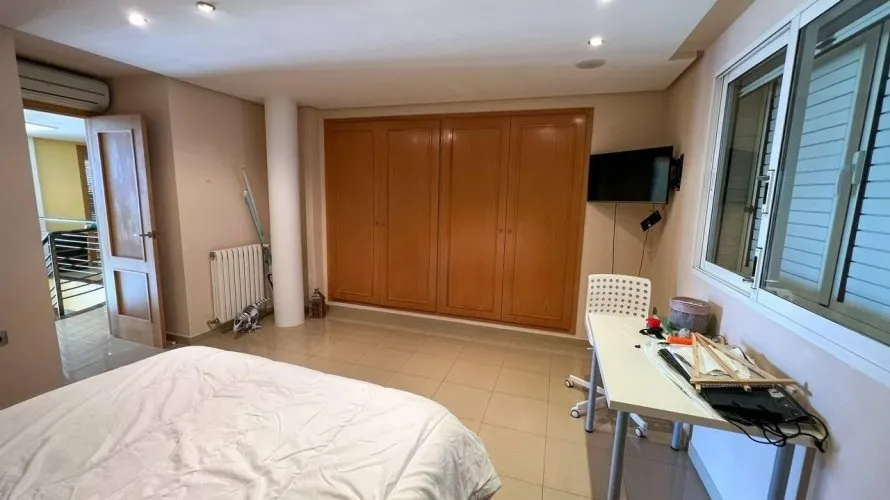 Apartamento de 4 dormitorios en Manises, España No. 1789 № 12