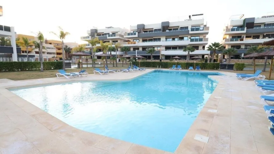 Apartamento de 2 dormitorios en Torrevieja, España No. 1868