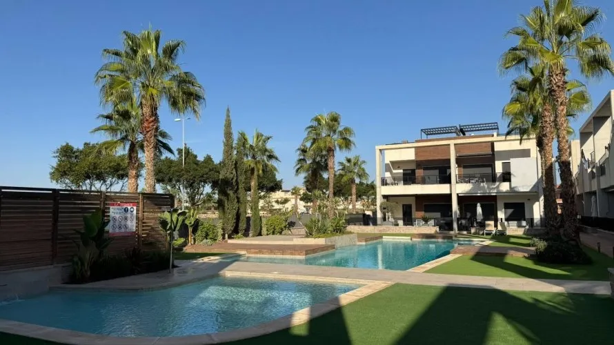 Apartamento de 2 dormitorios en Guardamar del Segura, España No. 1852 № 1